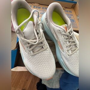 Brooks Glycerin 21 Sneaker US 8 White Running shoes never use still in boxes